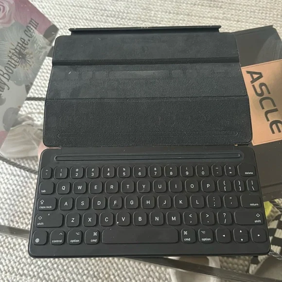 Apple | Tablets & Accessories | Apple Smart Keyboard For